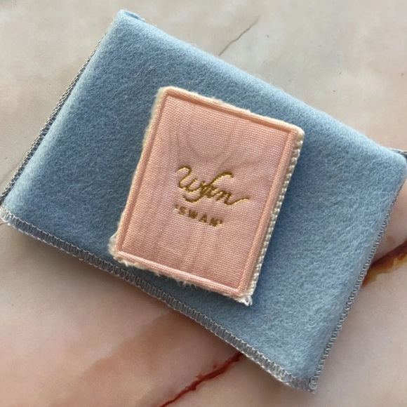 VINTAGE | Boxed ‘Swan’ Japan temple decorated gilt working musical compact - Picture 8 of 9